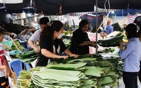 Chợ lá dong lâu đời nhất Hà Nội nhộn nhịp từ sáng đến tối