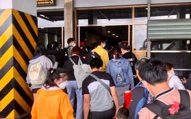 Sân bay Tân Sơn Nhất đông đúc sau kỳ nghỉ Tết