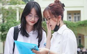 Phụ huynh, học sinh đứng ngồi không yên khi Hội đồng Anh hoãn kỳ thi IELTS ngày 10/1