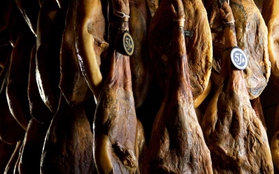 Bí quyết làm nên món đùi lợn muối Tây Ban Nha siêu đắt, hơn 100 triệu đồng/chiếc