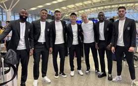 Duy Mạnh cùng dàn cầu thủ Hà Nội bảnh bao khi diện suit, lên đường sang Nhật Bản dự AFC Champions League