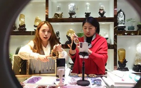 TikTok Shop bị cấm vì bán giá quá rẻ, chèn ép cửa hàng kinh doanh truyền thống: Các TikToker "vỡ mộng" làm giàu?