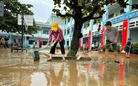 Trường học miền Trung khẩn trương dọn dẹp đón trò sau mưa lũ