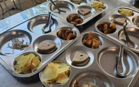 Gây tranh cãi suất cơm nghèo nàn, trường THCS ở Hà Nội tạm dừng bếp ăn