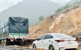 Cận cảnh sạt lở nghiêm trọng trên cao tốc La Sơn - Túy Loan
