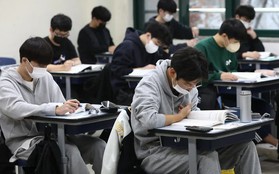 Kỳ thi đại học Hàn Quốc khủng khiếp đến mức nào? Đến Tổng thống cũng phàn nàn, phải cắt bỏ đề thi dài 9 tiếng