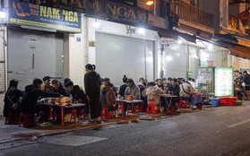 Hà Nội chuyển rét, quán ăn vỉa hè đông nghẹt khách từ sáng sớm đến đêm khuya