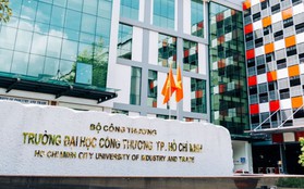 Một trường đại học thưởng Tết Nguyên đán cho lao công cao như hiệu trưởng