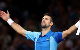 Djokovic đánh bại Rune trước tiếng la ó của khán giả tại Paris Masters