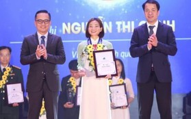 Nguyễn Thị Oanh nhận giải thưởng “Thanh niên sống đẹp” năm 2023