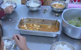 Vụ nghi cắt xén bữa ăn học sinh vùng cao: Lãnh đạo nhà trường nói thầy cô dàn dựng video gửi cho báo chí
