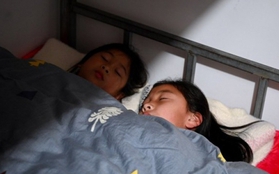 Kiểm tra học sinh trong giờ ngủ bán trú, cô giáo ở TP.HCM phát hiện 2 điểm bất thường: Lời cảnh báo đến các bậc cha mẹ