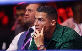 Ronaldo lái siêu xe tiền tỷ, đeo nhẫn kim cương khi cùng cậu cả đi dự sự kiện