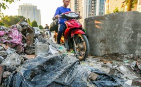 Hà Nội: Rác thải bủa vây tuyến đường 300 tỷ đồng bị chậm tiến độ