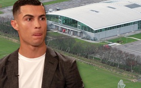 Bị Ronaldo chê bai, MU quyết tu sửa đại bản doanh