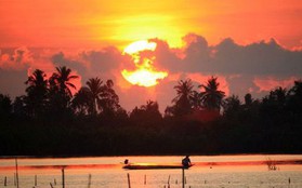 Câu hỏi dành cho người cực giỏi Địa lý: Địa phương nào trên đất liền Việt Nam ngắm được mặt trời mọc từ mặt biển Đông và lặn xuống mặt biển Tây?