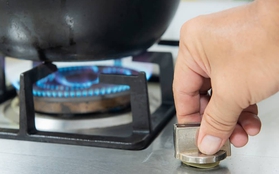 Bật bếp gas mãi không thấy lên, ngoài dung tích bình gas hãy kiểm tra ngay bộ phận này