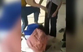 Dư luận phẫn nộ với video nữ sinh lớp 6 ở Bình Phước bị đánh hội đồng