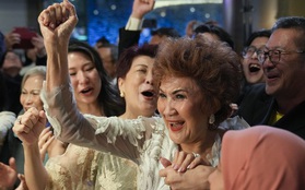 Mẹ Dương Tử Quỳnh tung nắm đấm khi con gái giành tượng vàng Oscar