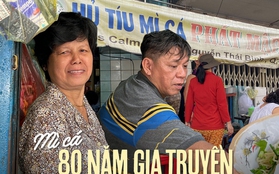 Tiệm hủ tiếu mì cá 80 năm ở Quận 1 đến ăn phải chấp nhận nguyên tắc "thay chỗ" và “thủ tục” tung tô đặc biệt của bà chủ