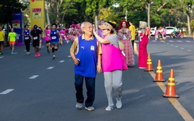 Loạt khoảnh khắc đầy cảm xúc của các runner từ nhí đến “lão làng” trên những cung đường chạy đẹp nhất Phú Mỹ Hưng