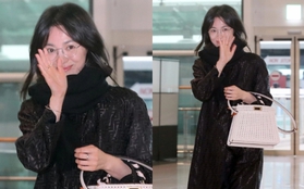 Song Hye Kyo tự tin để mặt mộc xuất hiện tại sân bay, hài lòng với sự lão hóa ở tuổi ngoài 40