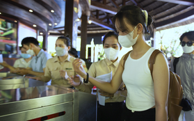Các khu du lịch Đà Nẵng đông đúc khách ngày đầu kỳ nghỉ lễ