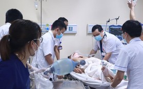 Bệnh viện huy động nhân lực cấp cứu cho những người bị thương từ vụ "xe điên" đâm 17 xe máy