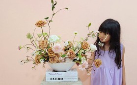 Bé gái 7 tuổi cắm hoa như nghệ nhân, mê hoa tới mức lén học dù mẹ không cho phép