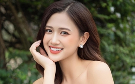 Bạn gái Hoa khôi ra sân cổ vũ tuyển thủ Việt Nam: Nhan sắc ngọt ngào, là mẫu ảnh có tiếng, MC VTV