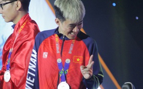 Zoom "thần thái" của tuyển thủ PUBG Mobile Việt Nam sau khi nhận huy chương, không ngại "khè" cả đội Vô địch