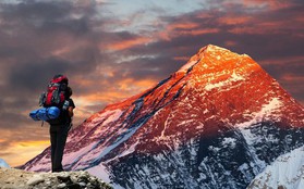 Tại sao đỉnh Everest lại tạo ra tiếng ồn vào ban đêm?