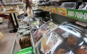 Giá tiêu dùng tăng cao, người Hàn Quốc ngày càng "thắt lưng buộc bụng"