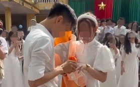 Nữ sinh cấp 3 được bạn trai tặng hoa, trao nhẫn giữa sân trường gây tranh cãi