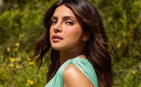 Hoa hậu Priyanka Chopra bị đạo diễn bắt phải lộ nội y trên phim