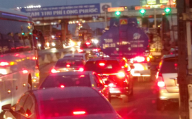 Trạm thu phí không hoạt động, đường cao tốc TP.HCM - Long Thành - Dầu Giây ùn tắc nghiêm trọng