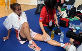 Nữ tuyển thủ bóng rổ Việt Nam chấn thương vẫn quyết giành Huy chương vàng SEA Games 32