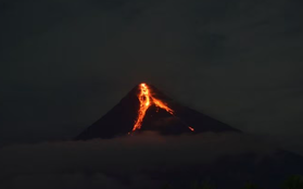 Núi lửa Mayon ở Philippines phun trào: Ít nhất 14.000 người phải sơ tán trong nhiều tháng