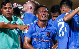 Cựu tuyển thủ Việt Nam rơi nước mắt khi ghi bàn sau 8 năm bị cấm thi đấu