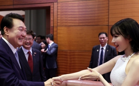MIN được Tổng thống Hàn Quốc khen ngợi khi hát tiếng Hàn