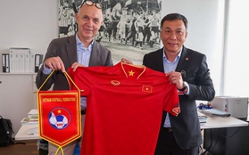 Chủ tịch Liên đoàn bóng đá Đức ấn tượng mạnh với tuyển nữ Việt Nam