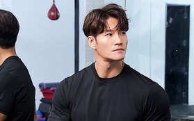 Kim Jong Kook phản ứng khi bị hỏi về tin đồn có vợ con bí mật ở Mỹ