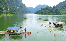 Đến thảo nguyên Đồng Lâm chèo kayak, bơi lội, trút bỏ hết mọi tâm tư muộn phiền