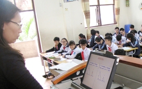 Mất cơ hội tăng lương, hơn 300 giáo viên Hà Nội bức xúc: Bộ GD&ĐT nói gì?