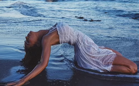 Minh tinh Megan Fox quyến rũ trên bãi cát