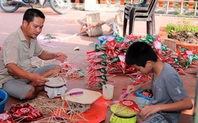 Gia đình "giữ lửa" nghề làm đèn ông sao truyền thống