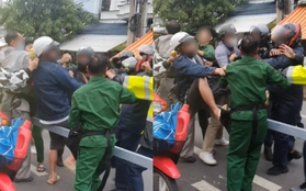 TPHCM: Nhóm mô tô PKL đánh người khi bị nhắc nhở chen hàng lên phà