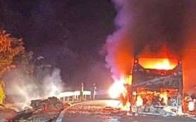 Khánh Hòa: Xe khách cháy trơ khung trên đèo Khánh Lê