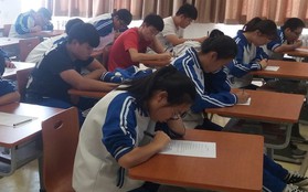 Học sinh Trung Quốc bị phạt nếu... ngẩng đầu