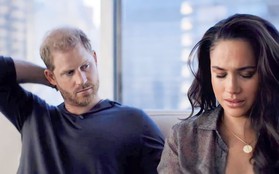 Harry đau đớn khi Meghan tháo nhẫn đính hôn